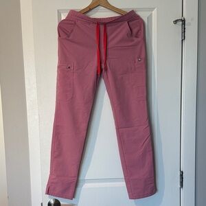 Figs XS women’s chalk pink scrub casma top and yola pants set